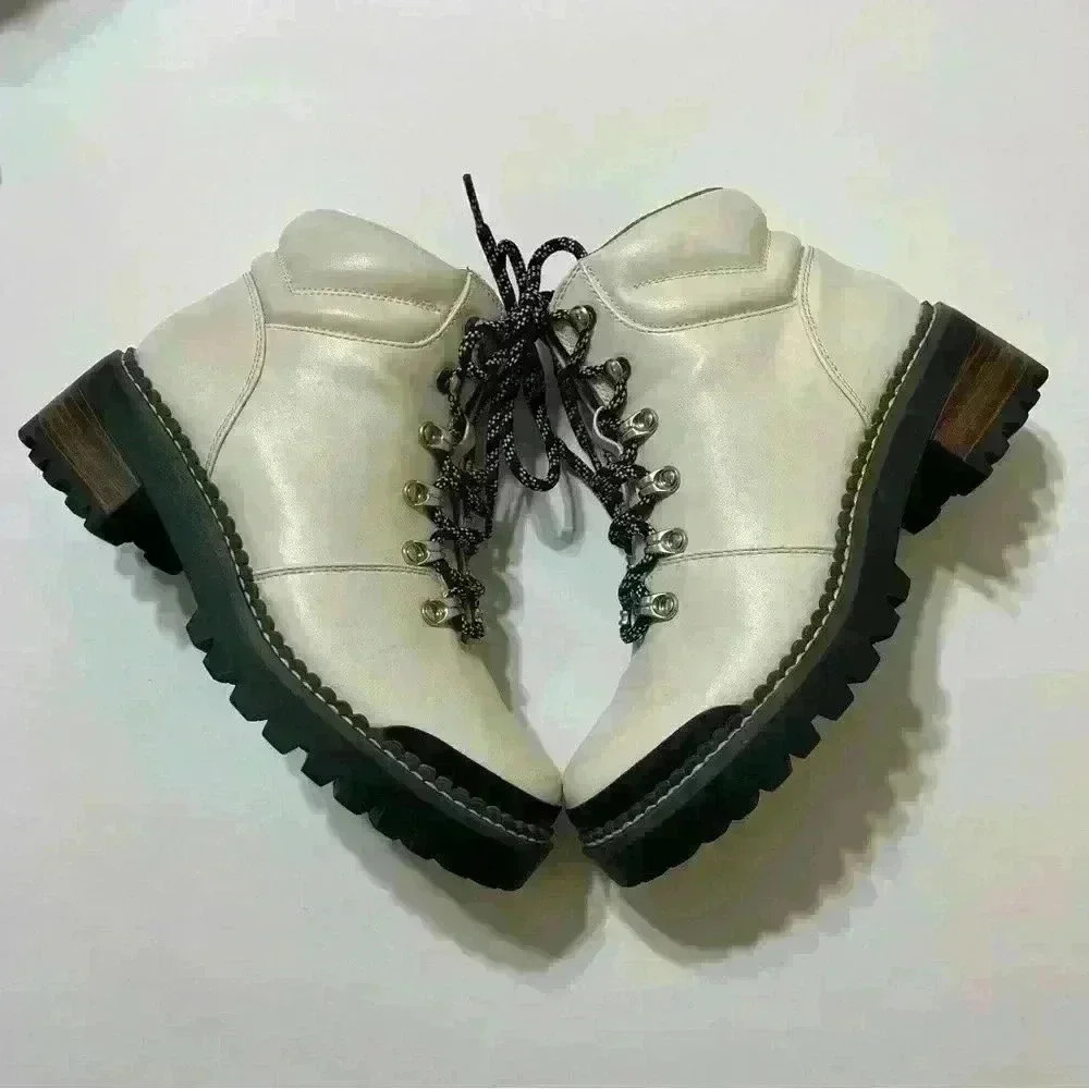 Universal Thread Womens Hiking Boots White Ankle Lace Up Size 6 outdoor travel - Picture 2 of 14